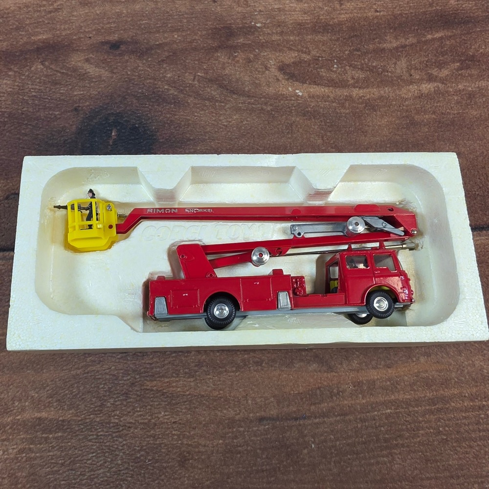 Corgi Fire Engine 1127 Simon Snorkel Red Excellent Boxed Bedford Diecast Toy